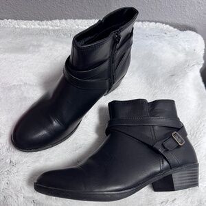 SO Memory foam black boots (Carisa) size 5~New in box